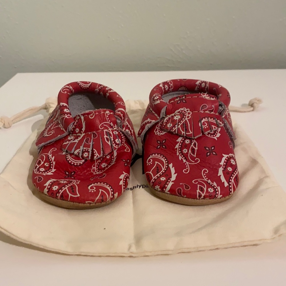 Red paisley print Freshly Picked moccasins